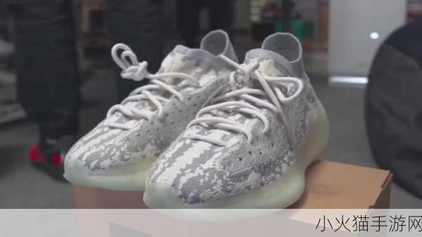 yeezy380蜜桃粉和白色都是高清精品解析 1. Yeezy 380蜜桃粉与白色：完美搭配的时尚解读